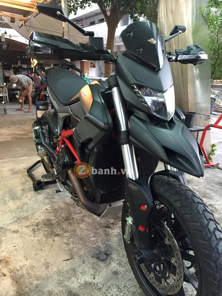 Ducati hypermotard 821 nhẹ nhàng trên đôi chân yss