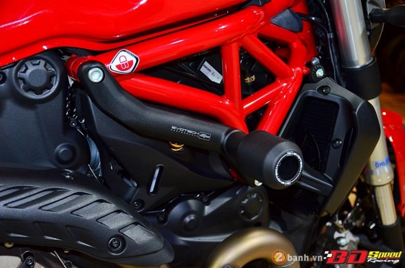 Ducati monster 821 cực chất bên dàn đồ chơi hàng hiệu