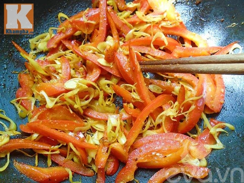 Gà xào sả ớt ngon cơm ngày mát trời