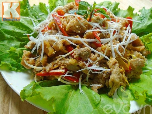 Gà xào sả ớt ngon cơm ngày mát trời