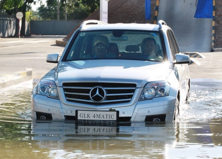  glk 4matic - canh bạc của mercedes việt nam 