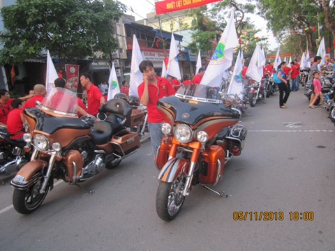  hàng trăm môtô diễu hành lễ hội hoa phượng đỏ 