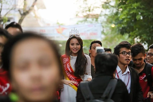 Hh kỳ duyên không còn nghĩ tới những khen chê