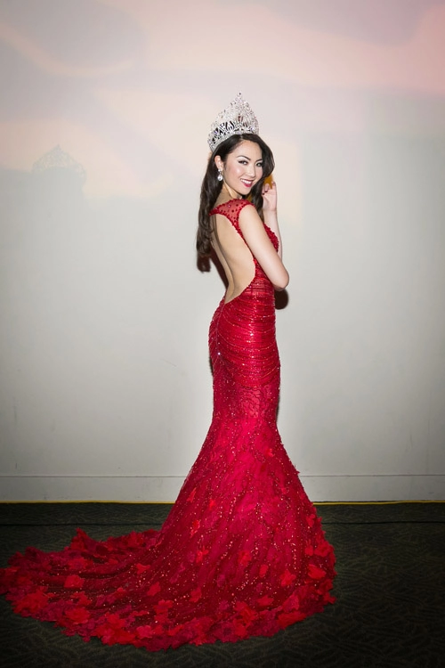 Hoa hậu châu á tại mỹ khoe khéo đường cong hút mắt