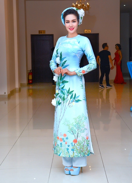 Hoa hậu kim nguyễn đẹp nền nã đi chấm thi bán kết hoa khôi xứ dừa 2016