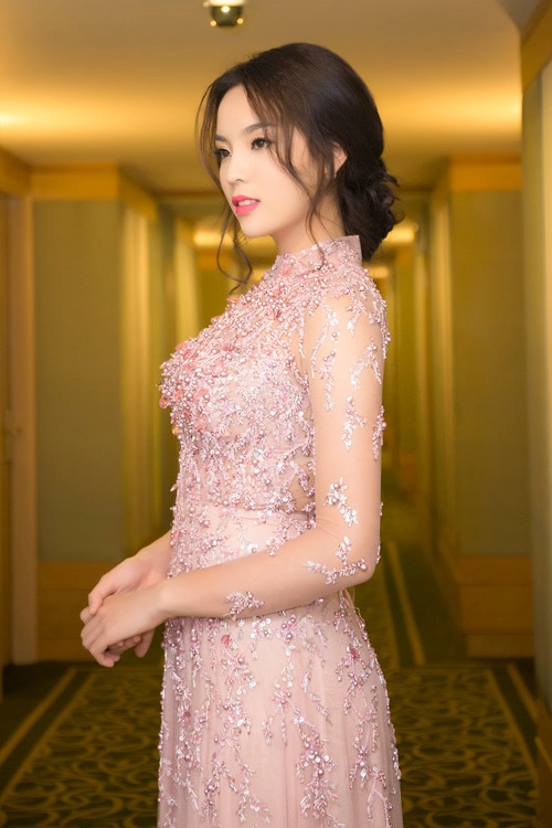 Hoa hậu kỳ duyên chạy show liên tục