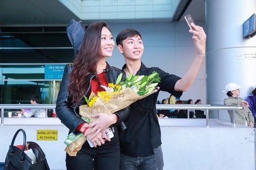 Hoa khôi diệu ngọc mang 100kg hành lý đi thi miss world