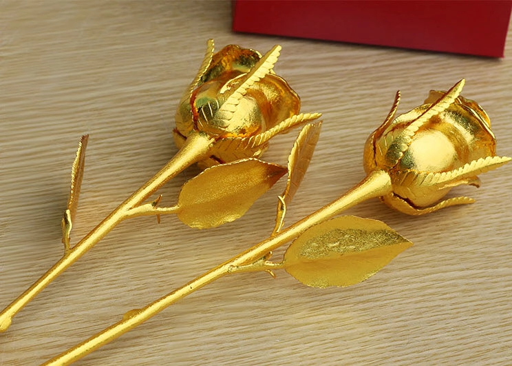 Hồng mạ vàng phủ sô-cô-la oanh tạc thị trường hoa ngày 83