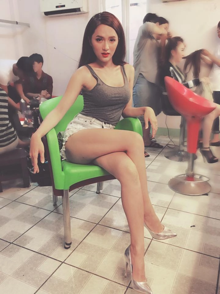 Hương giang idol khéo chọn đồ khoe thân hình sexy hơn cả gái xịn