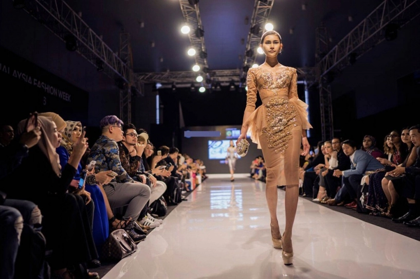 Huyền my đẹp tựa nữ thần khi làm vedette tại tuần lễ thời trang malaysia