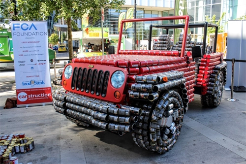  jeep wrangler làm từ 4500 vỏ lon thực phẩm 