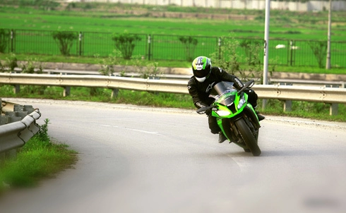  kawasaki zx-10r - tuyệt tác của tốc độ 