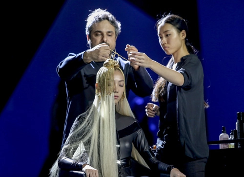 Khán giả việt trầm trồ trước các kiểu tóc của diva tạo mẫu tóc hàng đầu thế giới