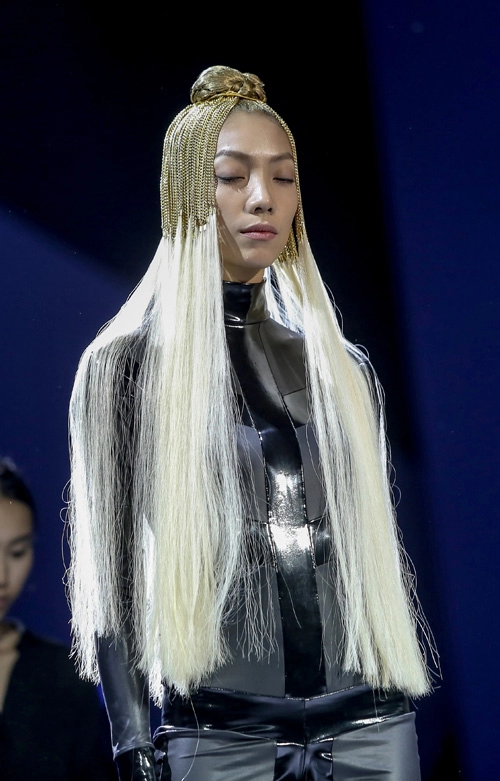 Khán giả việt trầm trồ trước các kiểu tóc của diva tạo mẫu tóc hàng đầu thế giới