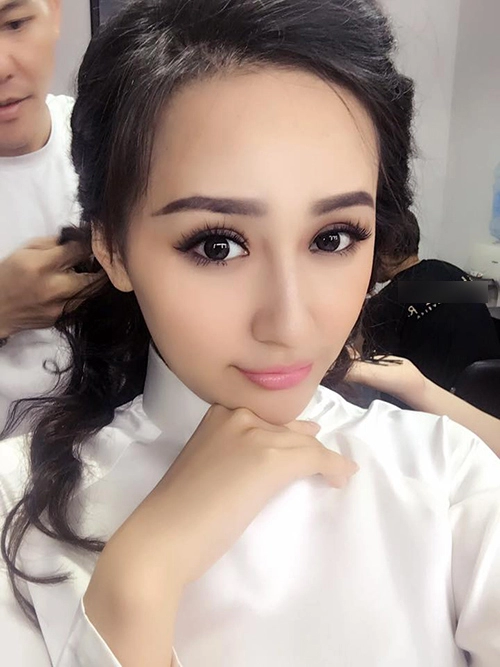 Không nhận ra mai phương thúy với kiểu trang điểm này