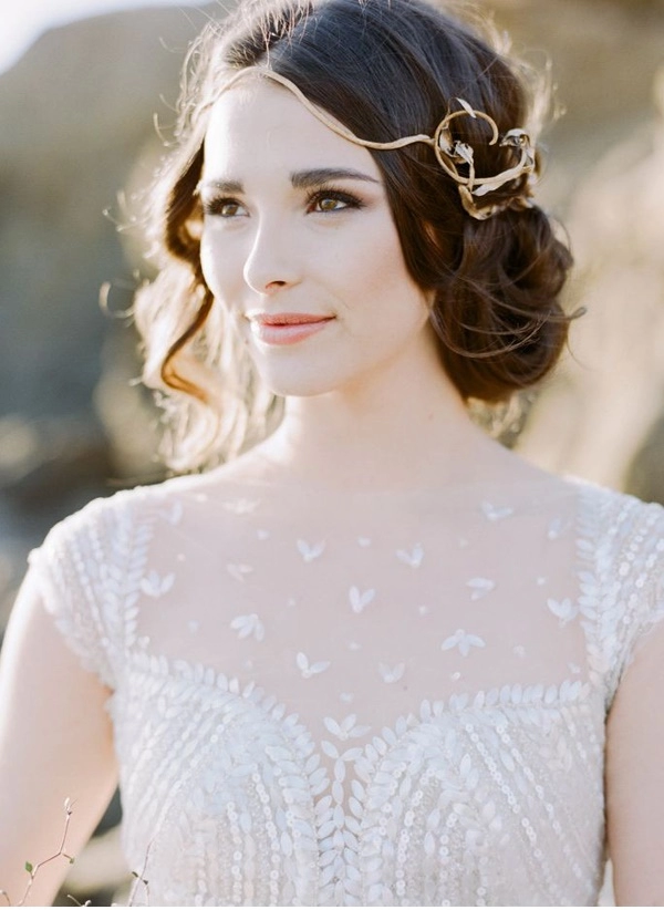 Kiểu tóc búi thấp tuyệt đẹp 2017 cho cô dâu xinh xắn trong ngày cưới
