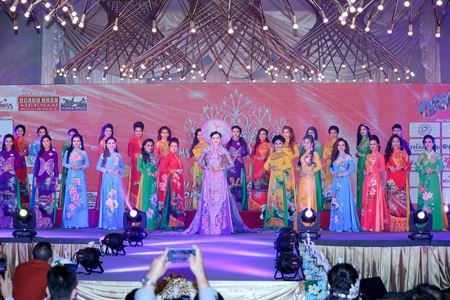 Kim thoa đăng quang hoa hậu doanh nhân thế giới người việt 2016