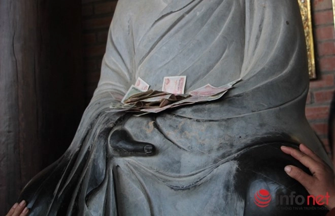Kỳ cục tượng phật hai màu ở chùa bái đính