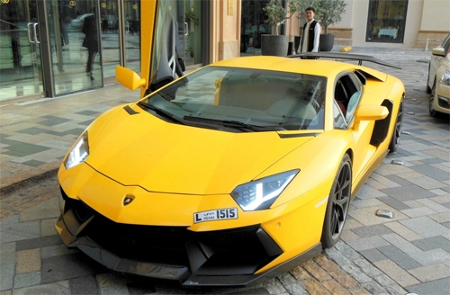  lamborghini aventador bốc cháy vì trò nẹt pô 