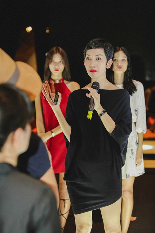 Lan khuê mai ngô cùng nhau tập catwalk chuẩn bị diễn elle show