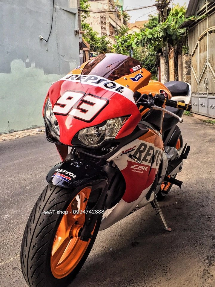 Lên đời hornet 250 thành mẫu xe thể thao honda cbr1000rr repsol 2010