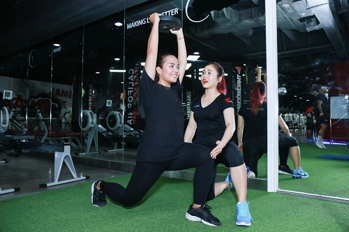 Lộ loạt ảnh tập gym của quán quân bước nhảy ngàn cân 2016
