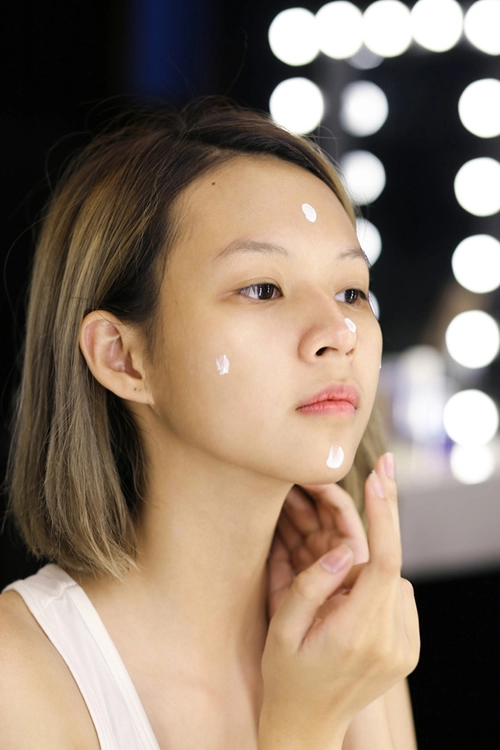 Mặt mộc khó tin của quán quân the face phí phương anh