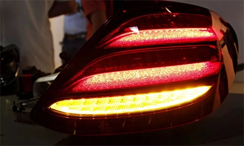  mercedes e-class 2016 lộ diện đèn hậu công nghệ mới 