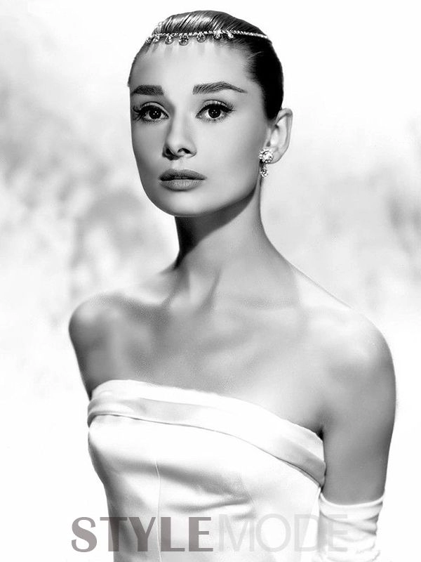 Minh chứng cho thấy audrey hepburn là biểu tượng thời trang không ai sánh bằng