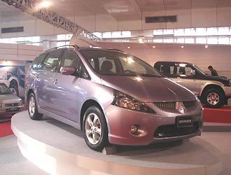  mitsubishi trình làng grandis 