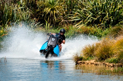  môtô chạy dưới nước 
