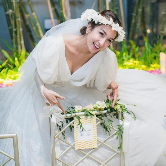 Mỹ nhân đẹp nhất nhì thái lan gây xôn xao khi diện 6 bộ váy trong ngày cưới