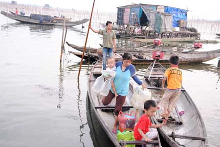 Những chợ nổi trên phá tam giang