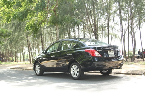  nissan sunny - dòng sedan cỡ nhỏ cho gia đình 