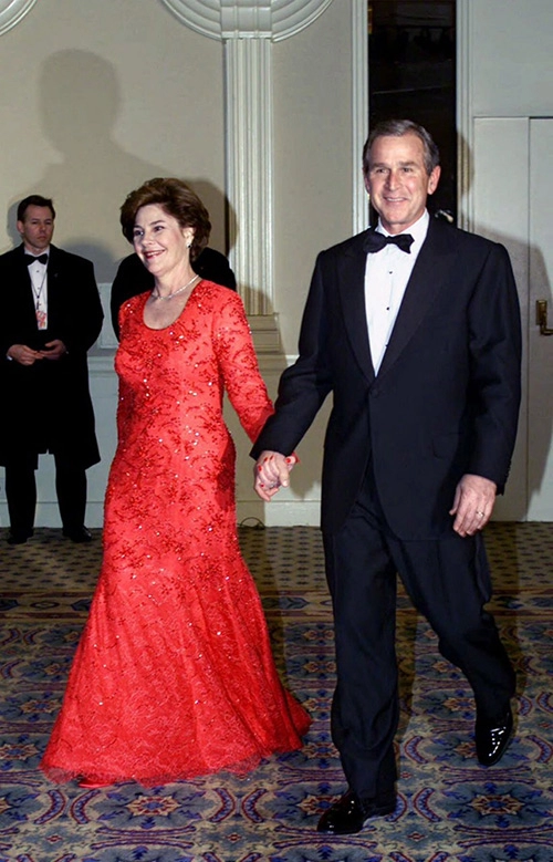 Phu nhân tổng thống mỹ chọn váy gì trong lễ nhậm chức của chồng