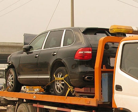  porsche cayenne húc xe trộn bê tông 