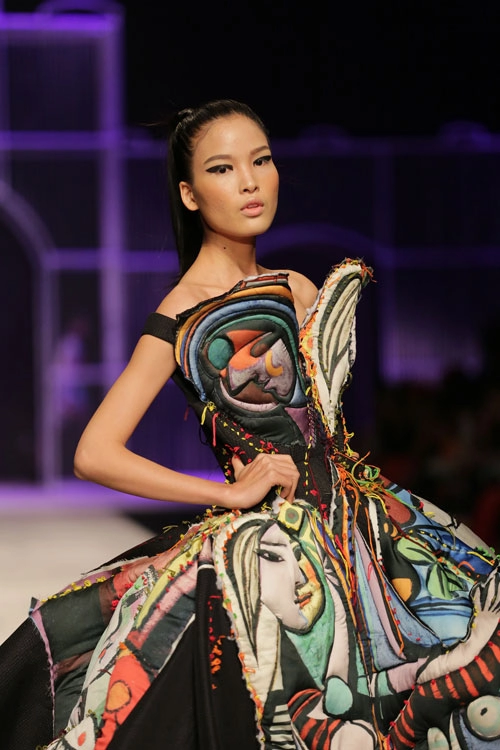 Quán quân project runway 2015 ấn tượng với thiết kế viễn tưởng tại vifw 2016