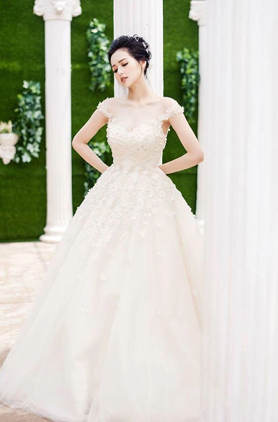 Thời trang sao việt đẹp tuần qua tâm tít bất ngờ diện váy cưới khiến fan tò mò