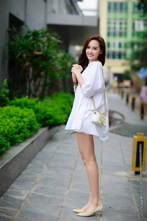 Thúy vân vy oanh nõn nà sexy với sắc trắng đầu đông