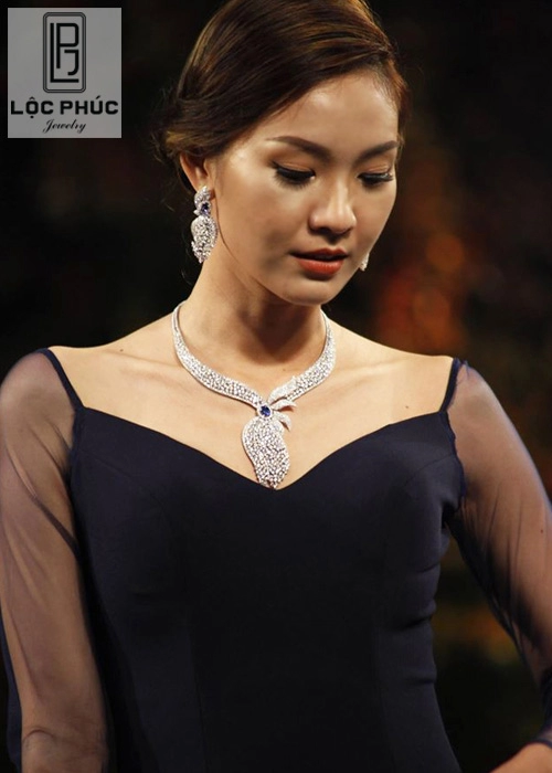 Top 10 hhhvvn 2015 khánh vân tươi trẻ mở màn show diễn lộc phúc jewelry