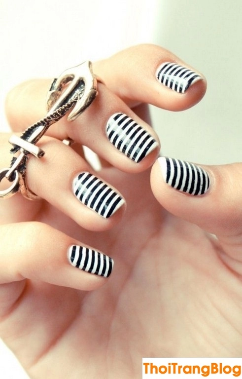 Top 15 mẫu móng tay nail kẻ sọc đẹp cho nàng công sở yêu style đơn giản