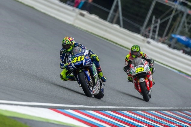 Valentino rossi đã rất nỗ lực để kết thúc chặng đua czech ở vị trí thứ 2