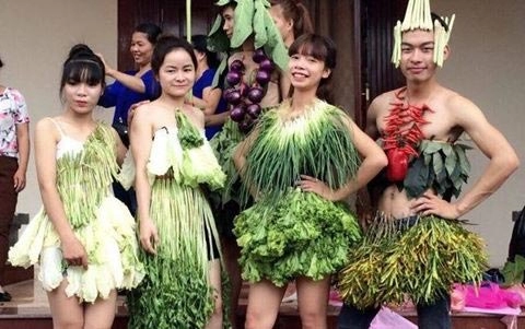 Váy sexy từ xà lách cải thảo rau cần ở vĩnh phúc gây sốt mạng xã hội
