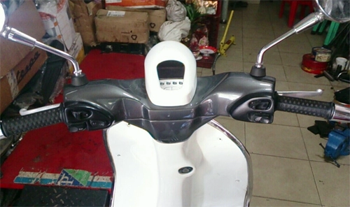  vespa 946 tự chế của thợ sài gòn 