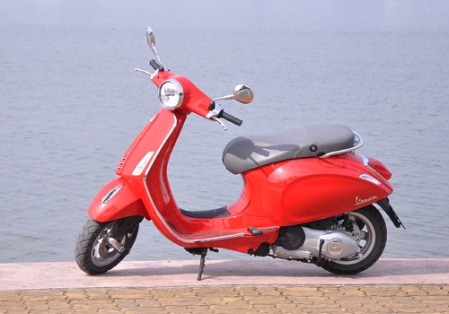  vespa và honda sh - cuộc chiến phong cách 