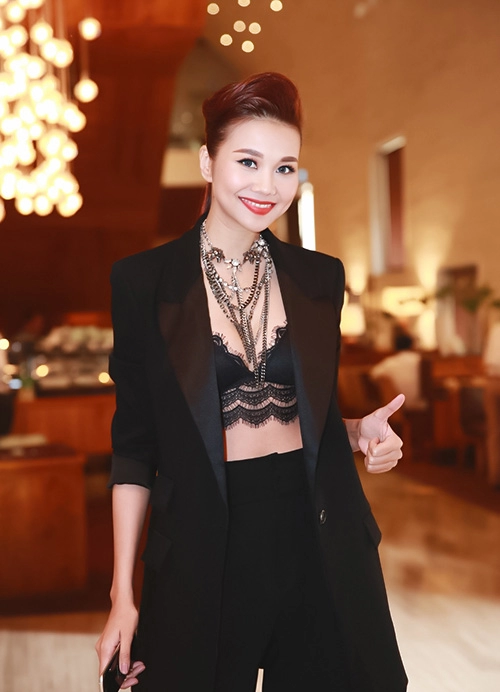 Vietnams next top model 3 người đẹp thét ra lửa giàu giỏi và nóng bỏng