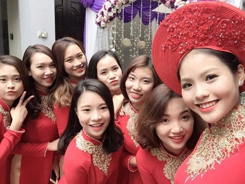Vợ sắp cưới của chí anh xinh đẹp rạng rỡ trong ngày ăn hỏi