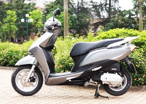  yamaha acruzo và honda lead - kẻ tám lạng người nửa cân 