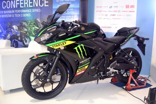  yamaha r15 và r25 thêm bản đua motogp 2015 