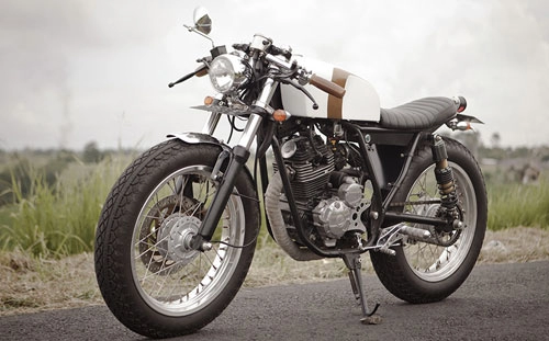  yamaha scorpio phong cách cafe racer 